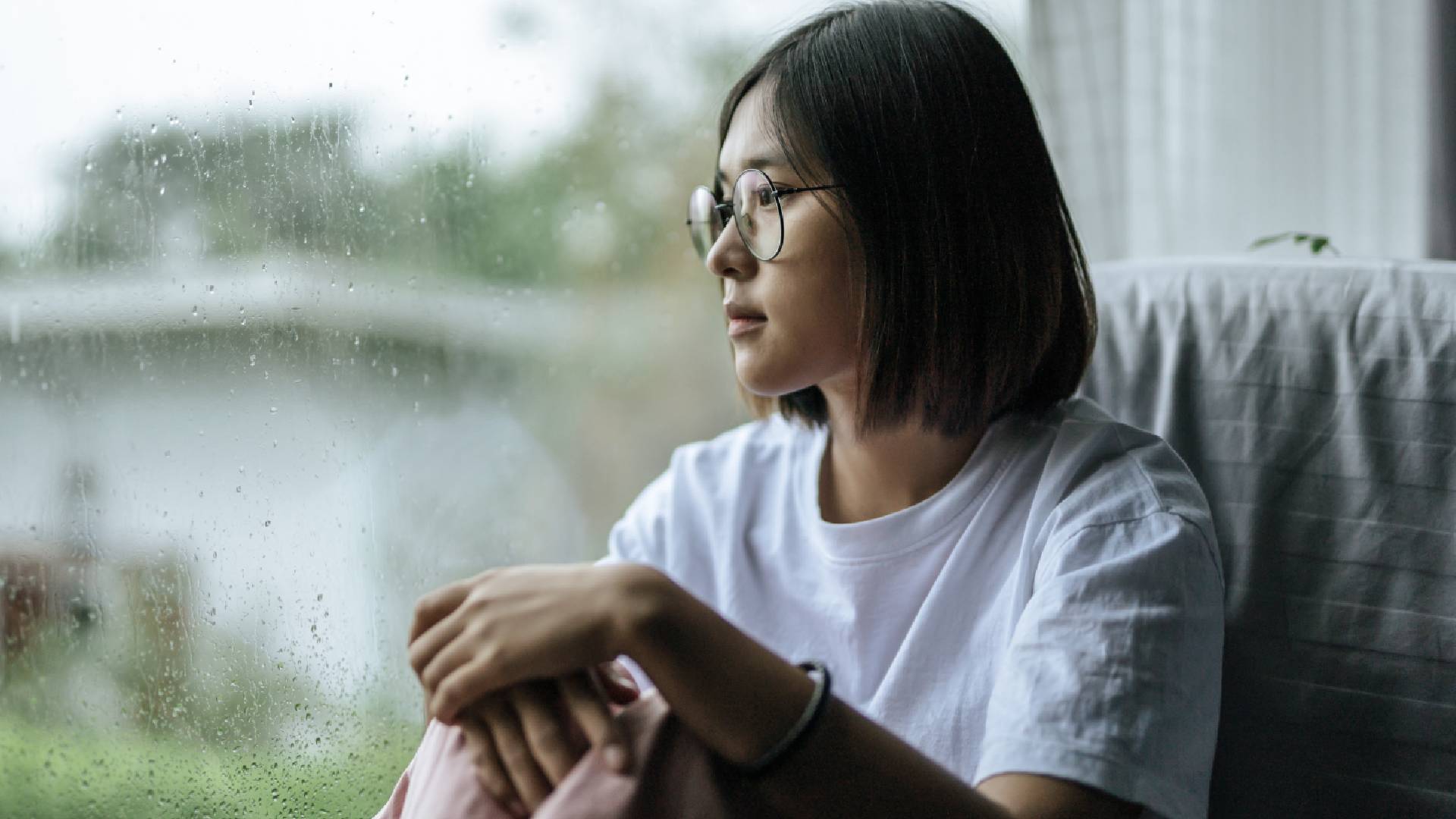 Your Guide to Early Depression Symptoms in Adults and Support